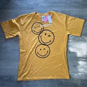 Smiley World Tee Shirt NWT Size S/M